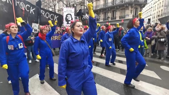 Résultat de recherche d'images pour "Flash mob féministe - A cause de Macron -"